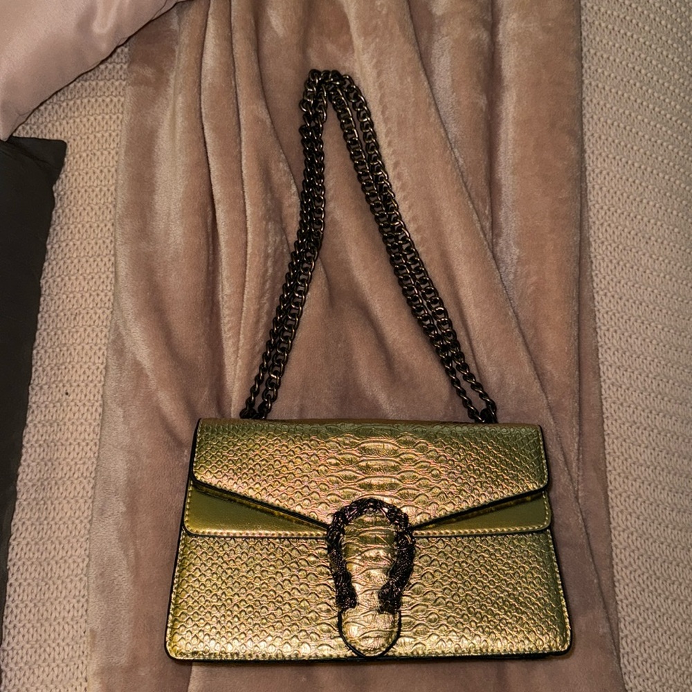 Women’s handbags